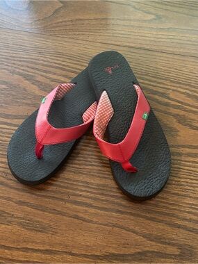 Sanuk Women's Yoga Mat flip flops with red strap